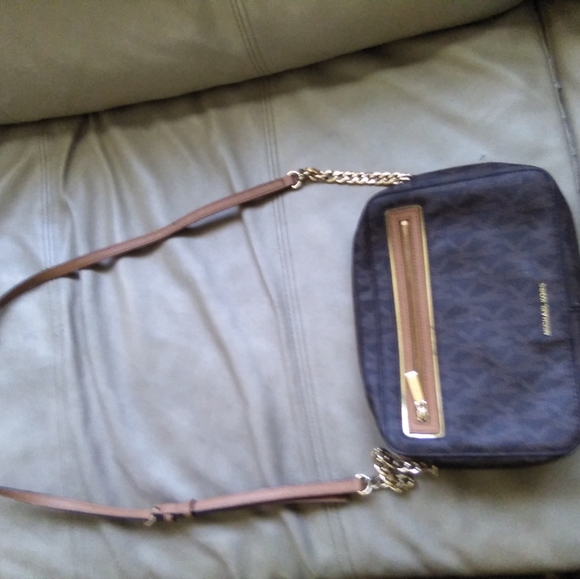 Michael kors crossbody purse - Picture 12 of 13